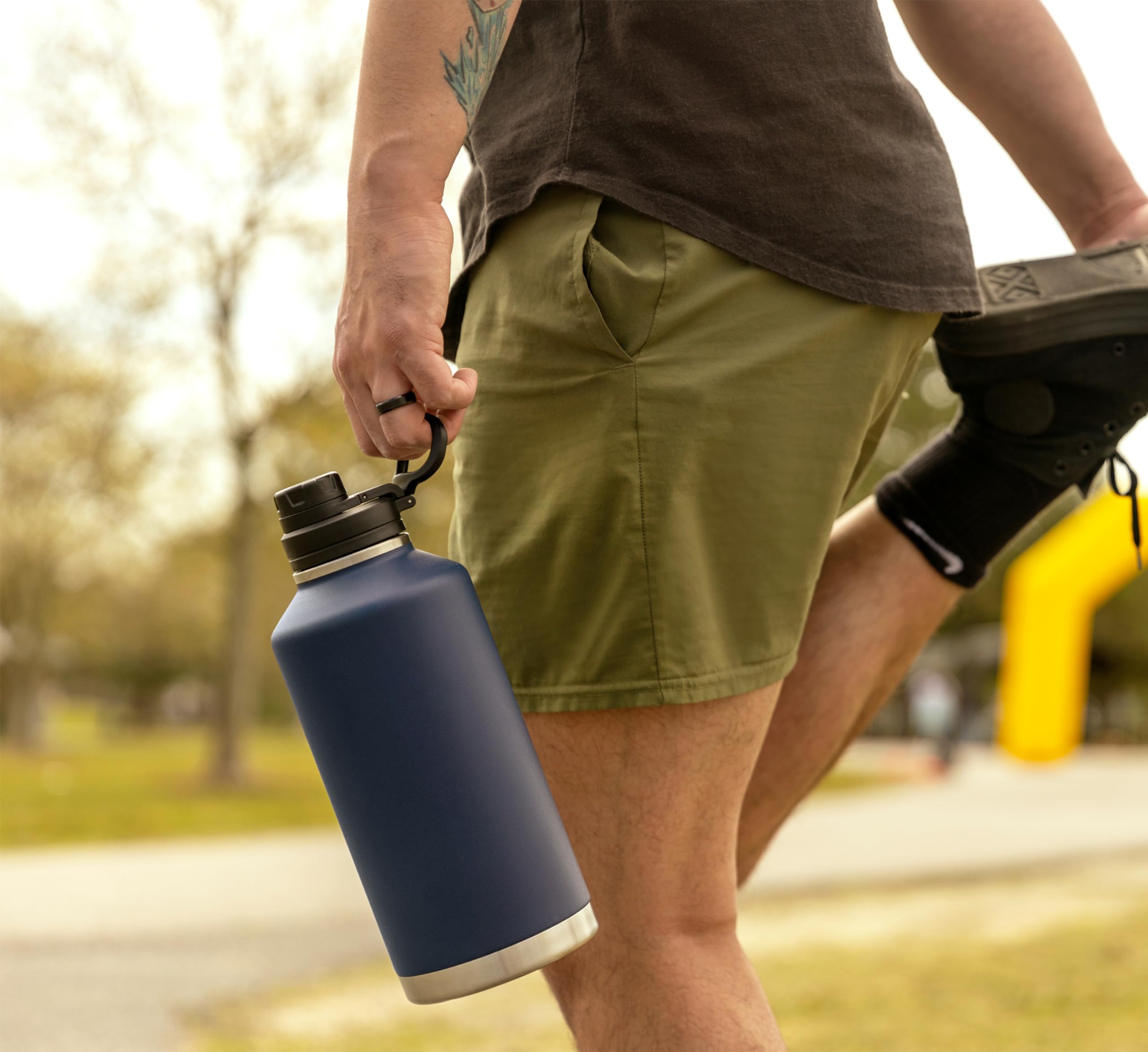 Hydrapeak 72 oz Insulated Water Jug - Graphite, Leak-Proof, Half Gallon